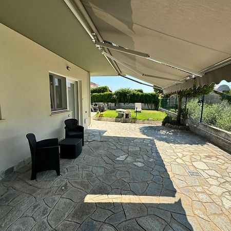 L'11 Affittacamere Borghetto Santo Spirito Luaran gambar